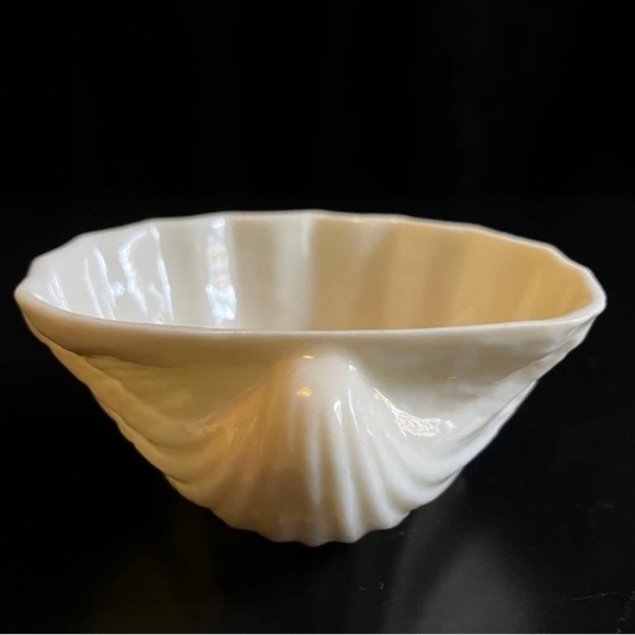 Vintage Belleek Mini Shell Trinket Dish Ireland - Picture 2 of 8